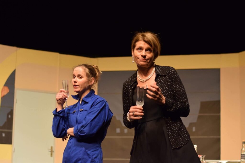 Isabelle et Stéphanie sur scène contre le cancer. ©Al Photos
