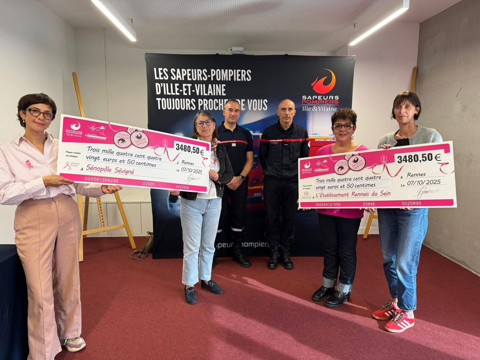 Remise de chèque 7000€ de dons reversés à la Ligue contre le Cancer pour financer des parcours de soins pour les patients.