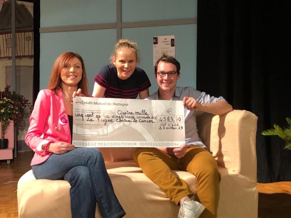 Remise de chèque de la première représentation.