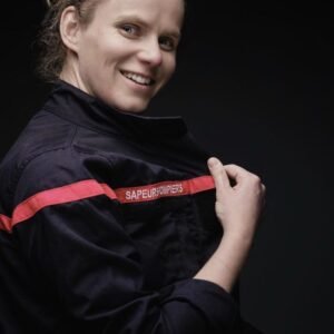 Steph en uniforme pompier.