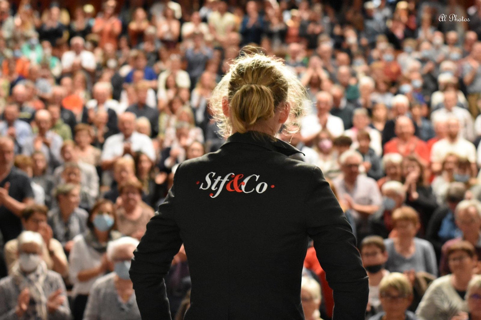 Stéphanie sur scène. ©Al photos